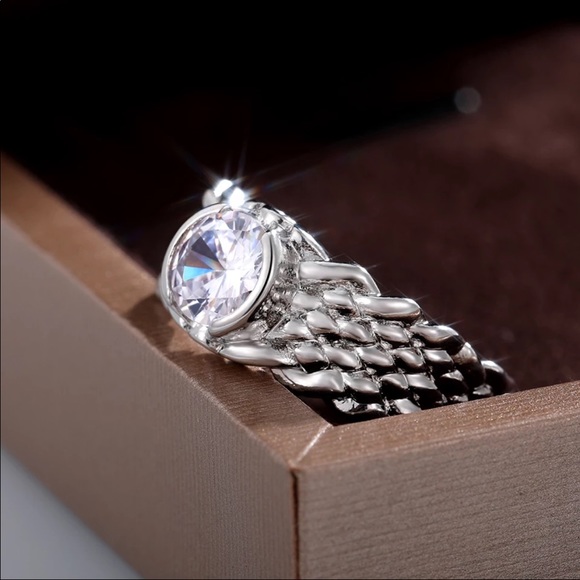 New Styles925 Silver Twist Round Cut Sapphire Ring - Picture 4 of 9